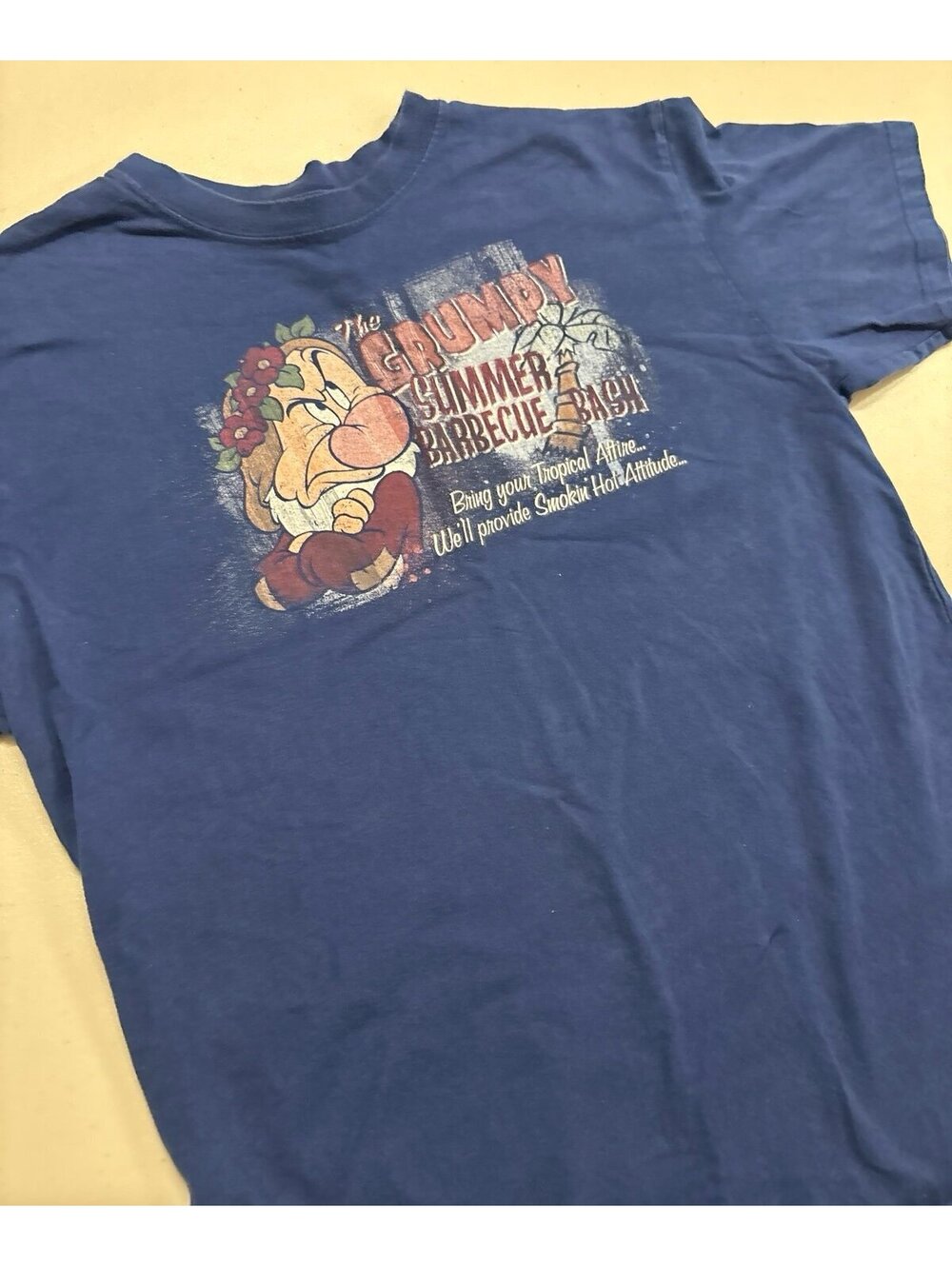 Disney Store Tiki Kingdom Grumpy Summer Barbecue Bash T-Shirt Navy Size M